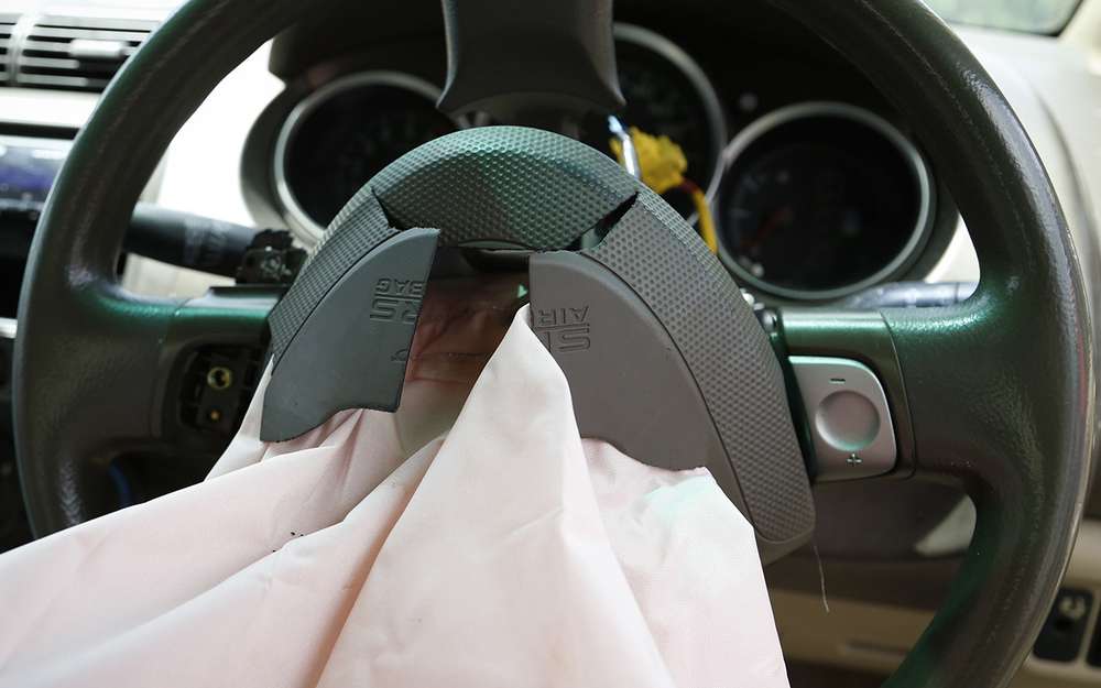 Росстандарт предупреждает: 1,5 млн машин на наших дорогах оборудованы опасными подушками