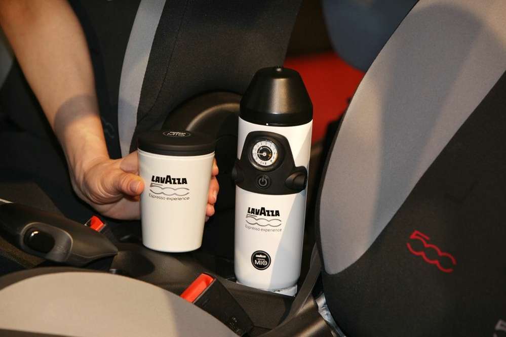 Новый Fiat 500L нальет пассажирам кофе