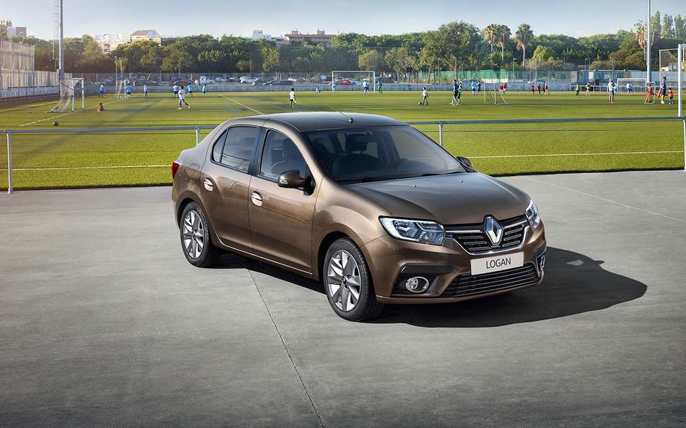 Renault рассказала об обновленных Logan и Sandero. Цены уже известны