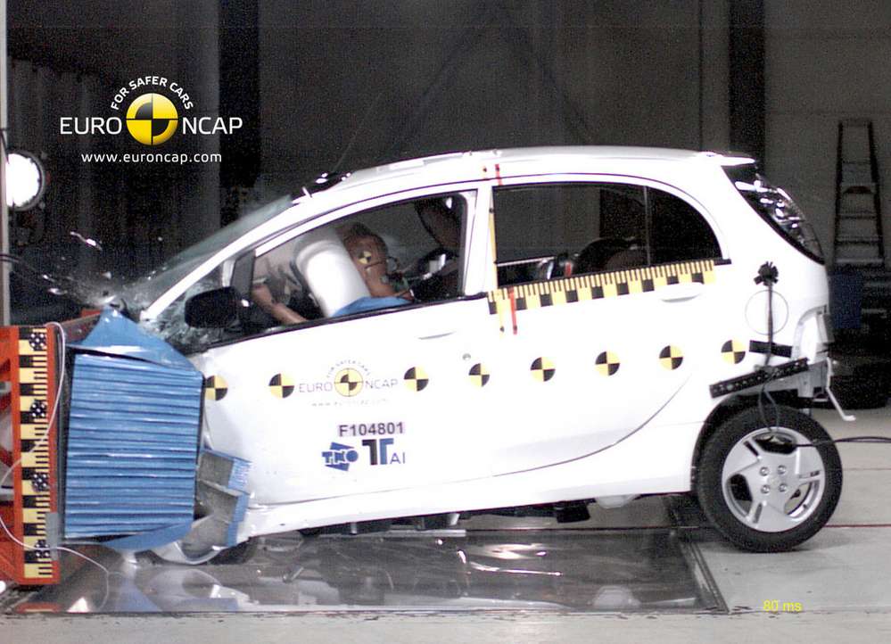 EuroNCAP разбил электрокар Mitsubishi i-MiEV &quot;на четверку&quot;