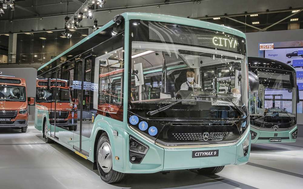 ГАЗ готовит к выпуску 77-местный автобус. Почти без импортных деталей
