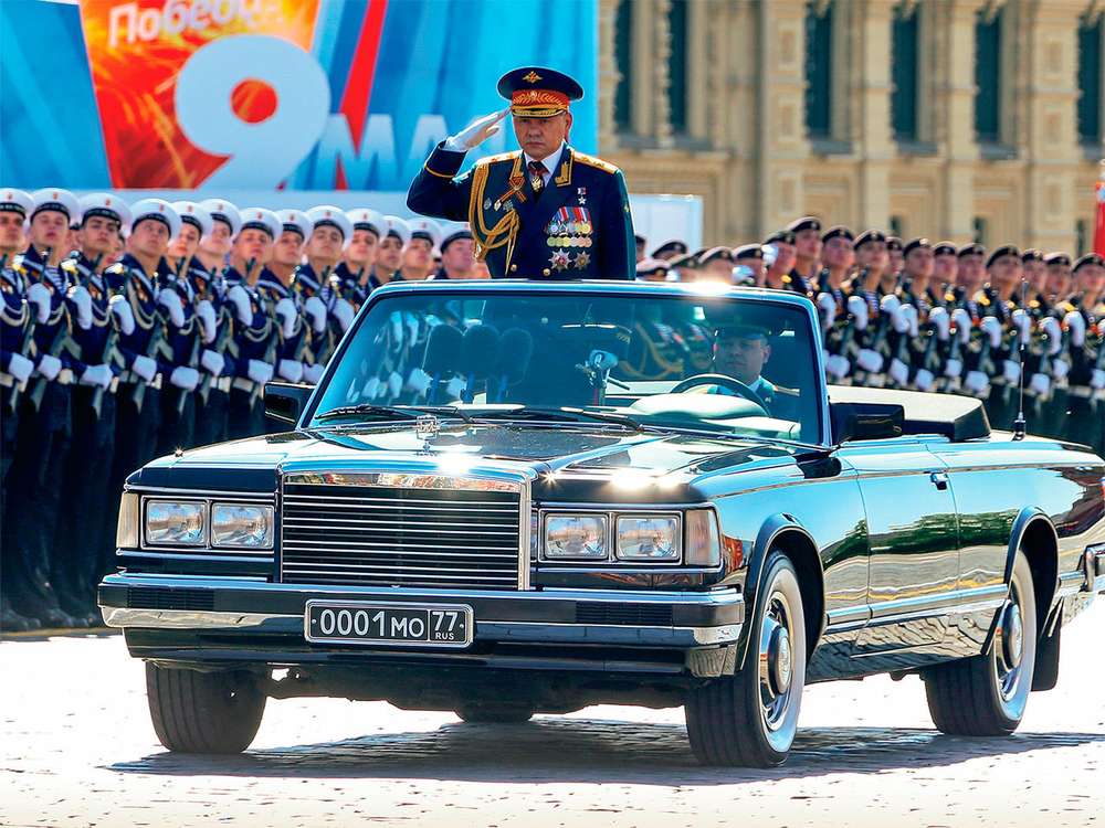 Главный автомобиль Парада Победы: кабриолет Шойгу