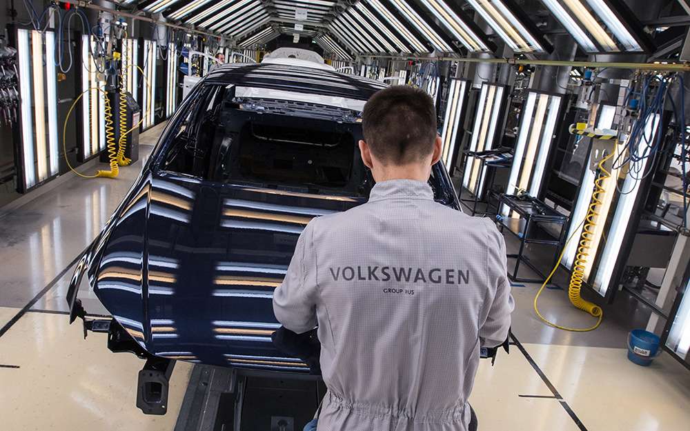 Volkswagen может возобновить производство в России уже летом