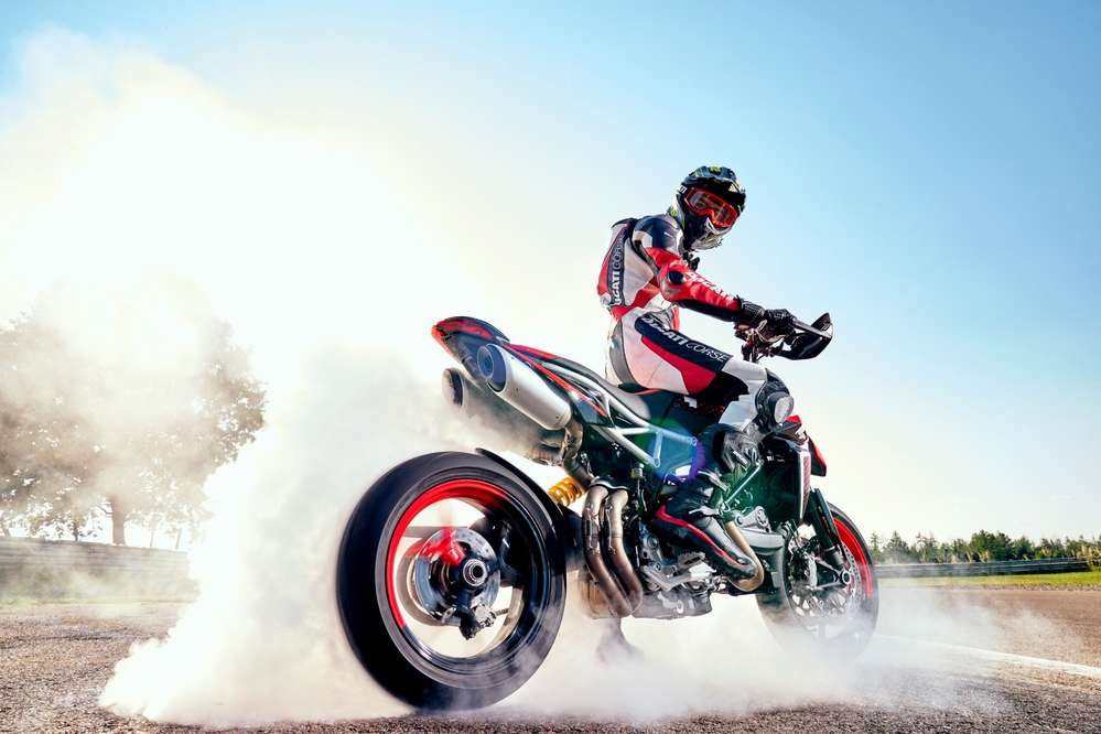 Ducati показала мотоцикл Hypermotard в варианте 950 RVE