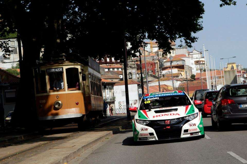 WTCC: Мюллер седьмой во второй гонке в Порту