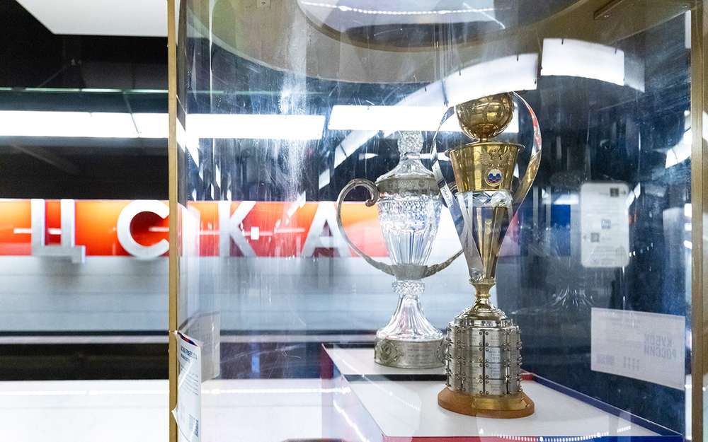 Ликсутов: На станции метро «ЦСКА» открылась выставка футбольных Кубков России