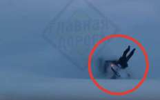 На видео показали опасную особенность снегохода - не делайте так!