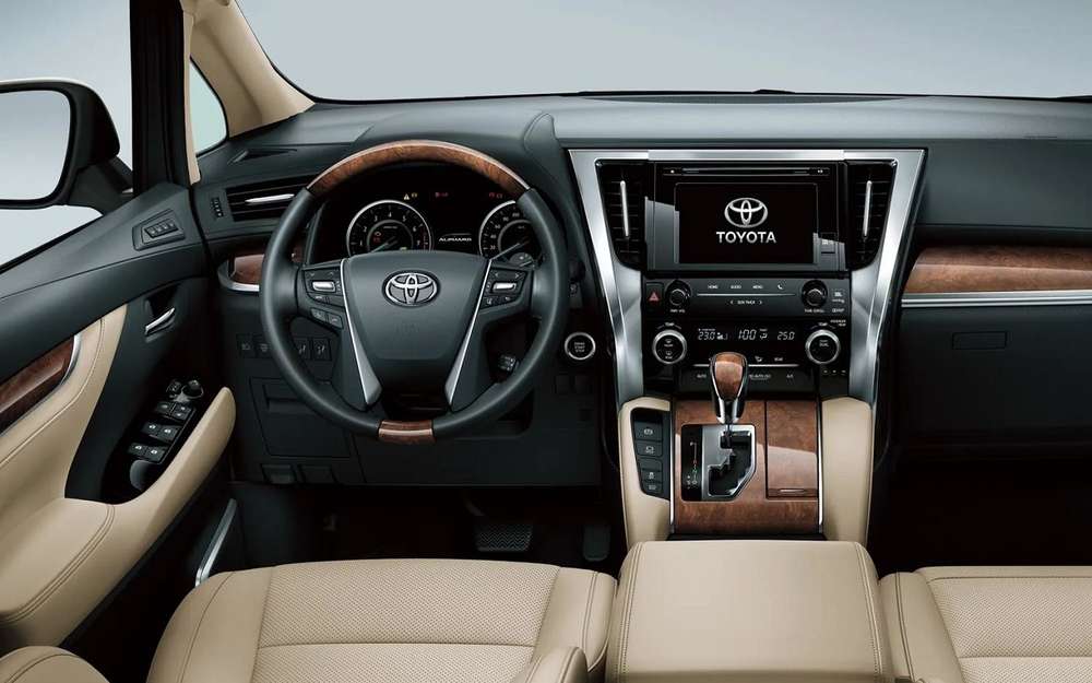 Английский вне закона: Toyota Alphard попала под отзыв в России