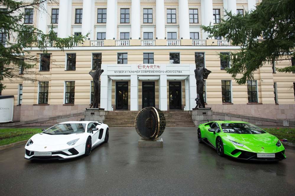 11 легендарных Lamborghini приехали в Россию