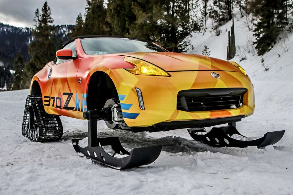 Вместо передних колес установлены поворотные лыжи длиной 142 см и шириной 30,5 см.