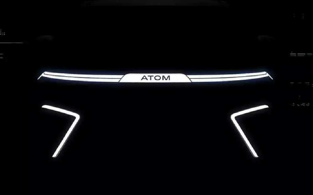 У российского электрокара АТОМ появился логотип