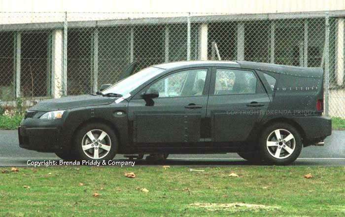 Новую Mazda3 засняли в защитном камуфляже