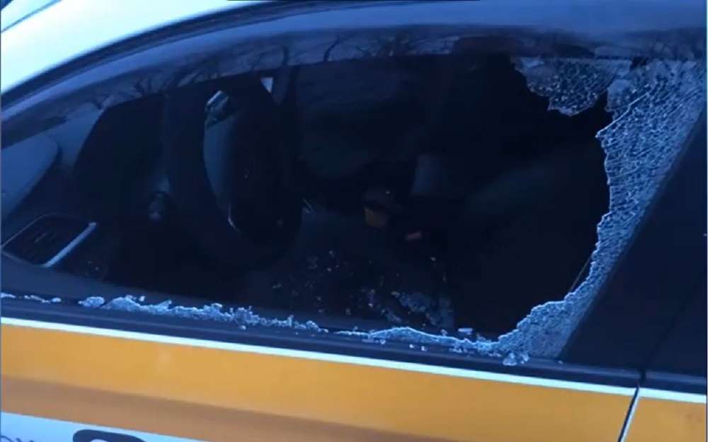 В Москве мужчина расстрелял такси из пистолета (видео)