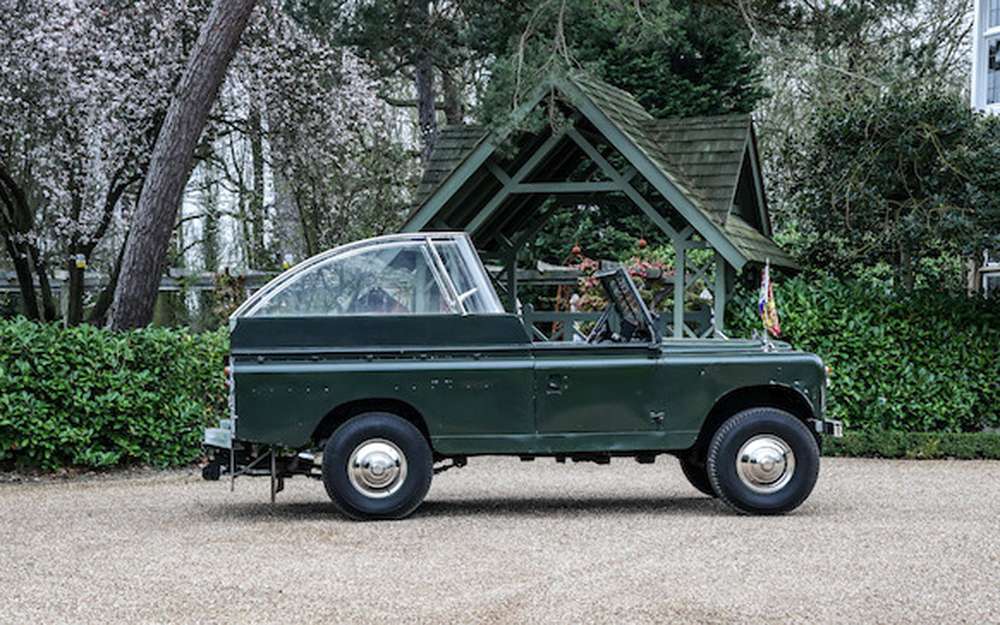 Land Rover Елизаветы II выставлен на аукцион