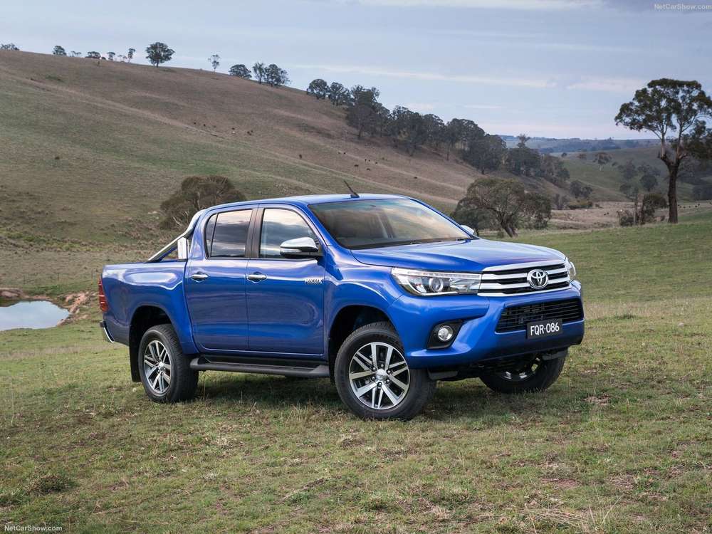 Новый Toyota Hilux против старого: хранитель наследия