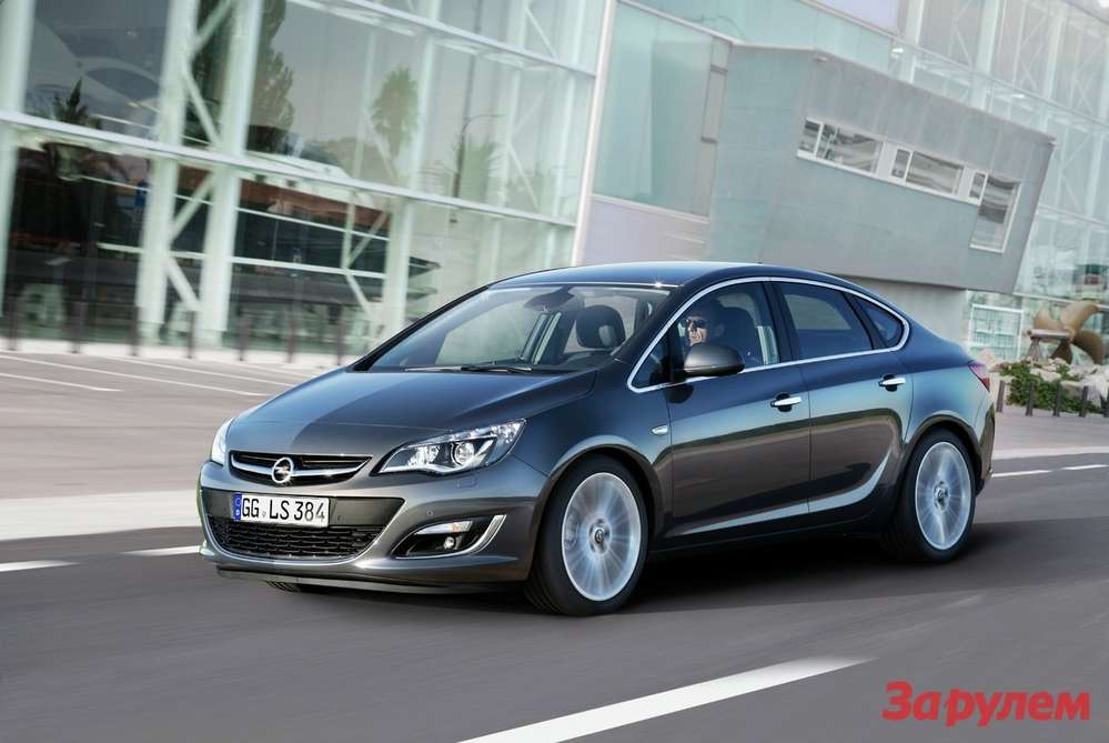 Opel проведет в Москве премьеру седана Astra и покажет новый двигатель