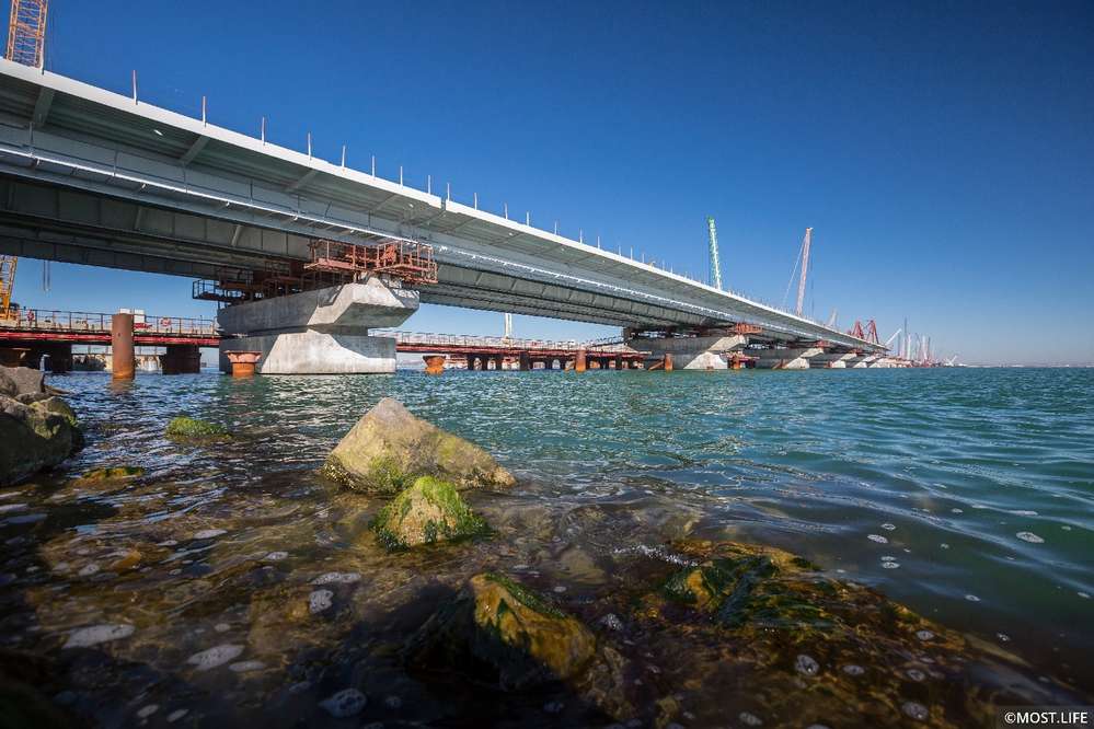 Мост в Крым готов на 70%, дальше его будут строить студенты