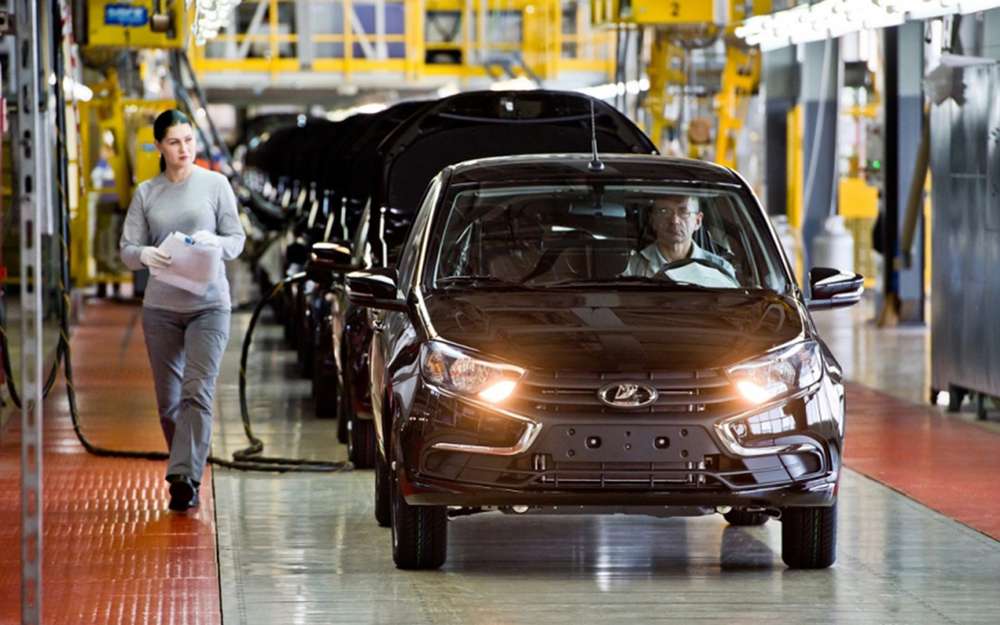 АВТОВАЗ объяснил, почему в продаже нет самого дешевого универсала Lada