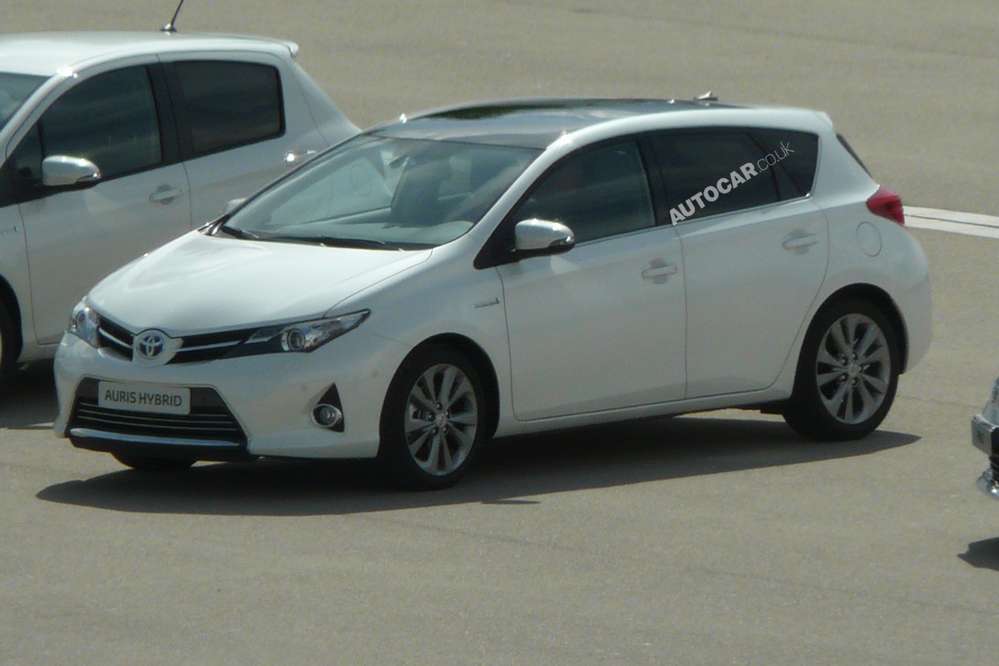 Новый Toyota Auris показался без грима