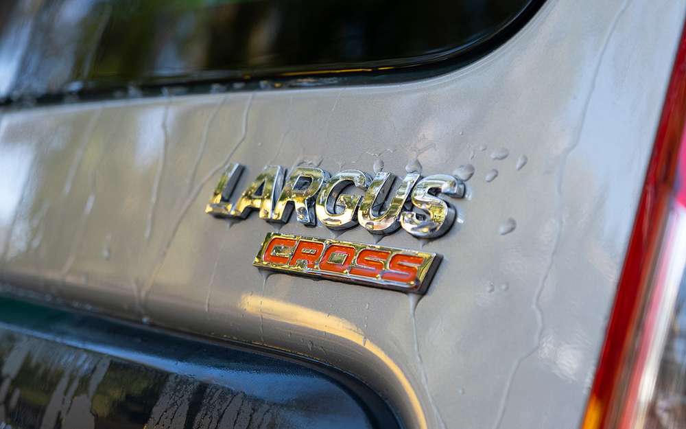 Дилеры рассказали о ценах на новые Lada Largus