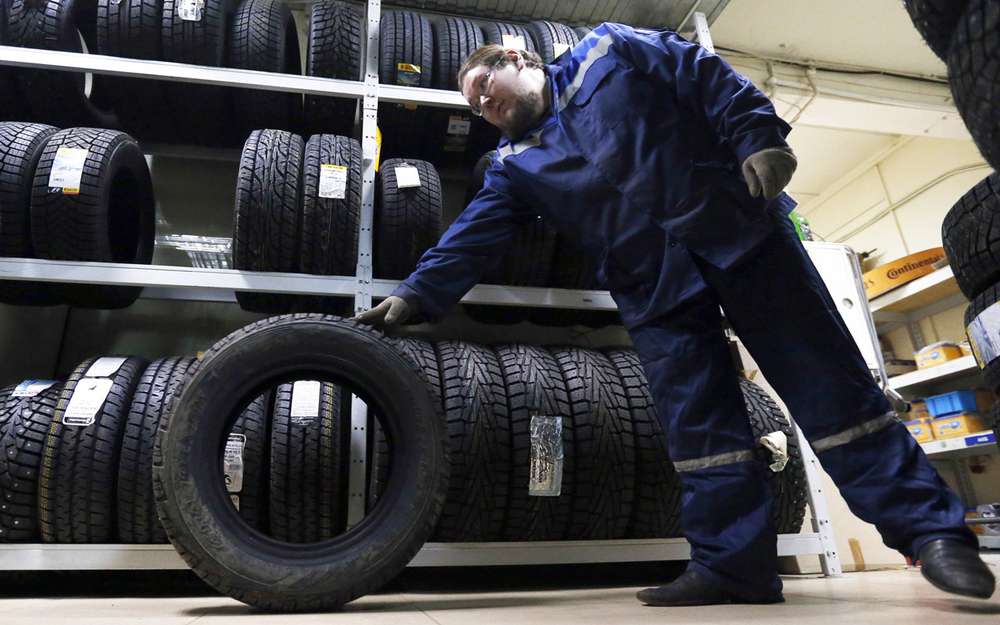 Известно, на сколько хватит запаса шин в России