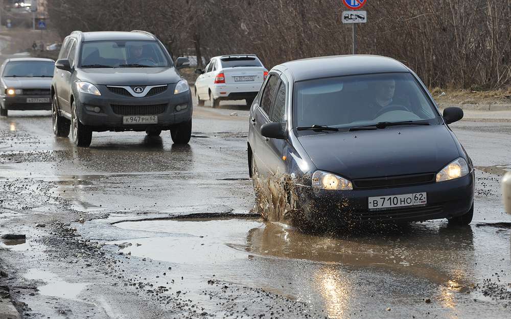 Россияне оценили дороги по весне - результаты опроса