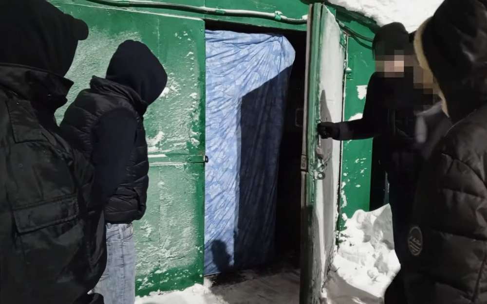 Мурманчанин превратил гараж в склад наркотиков (видео)