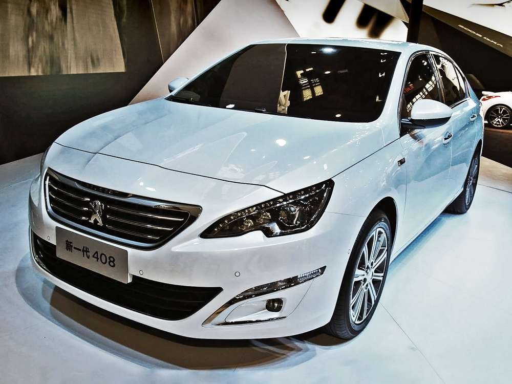 В Пекин заглянул новый седан Peugeot 408