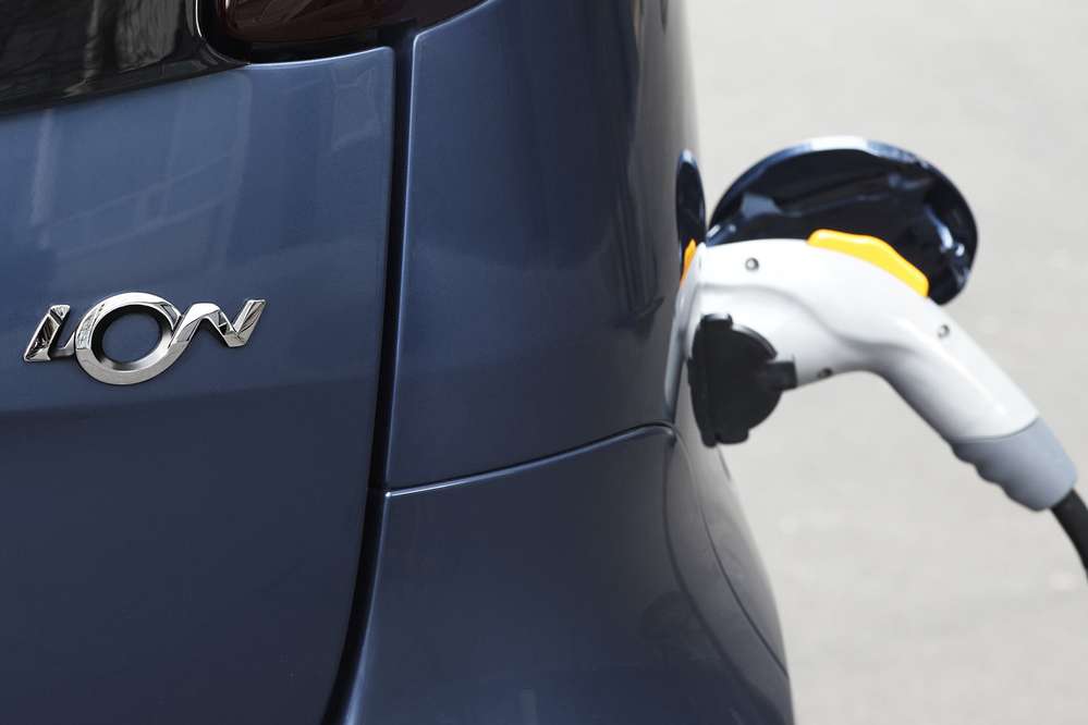 Peugeot Citroen готовит новые гибриды и электромобили