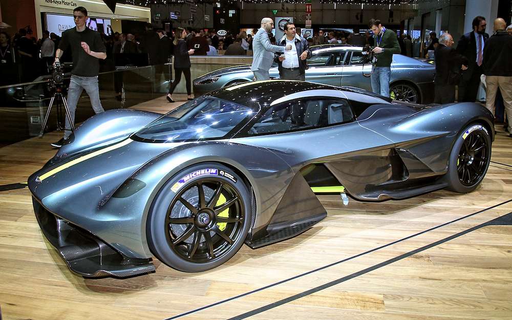 Тонкий намек: Aston Martin назвал свой гиперкар Валькирией