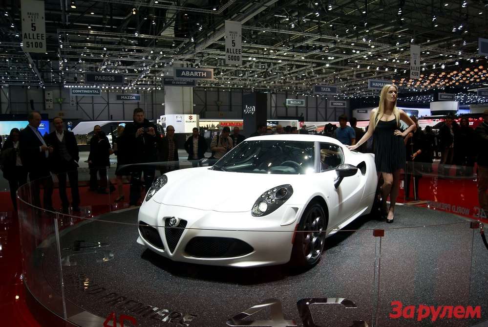 В Женеве мы оценили красоту «карбонового» купе Alfa Romeo 4C 