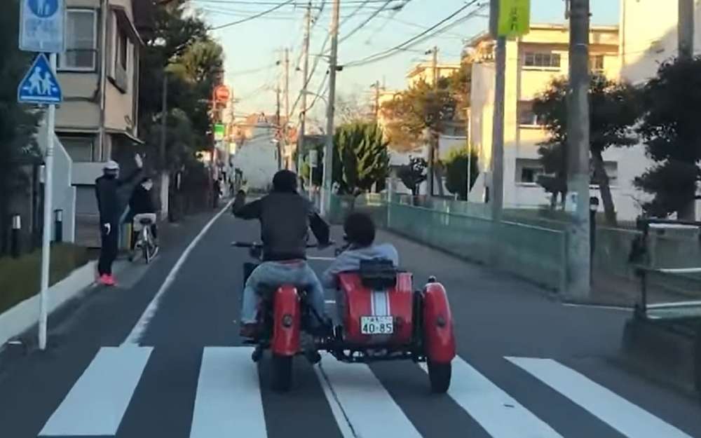 «Как на ракете»: японец прокатился на мотоцикле Днепр