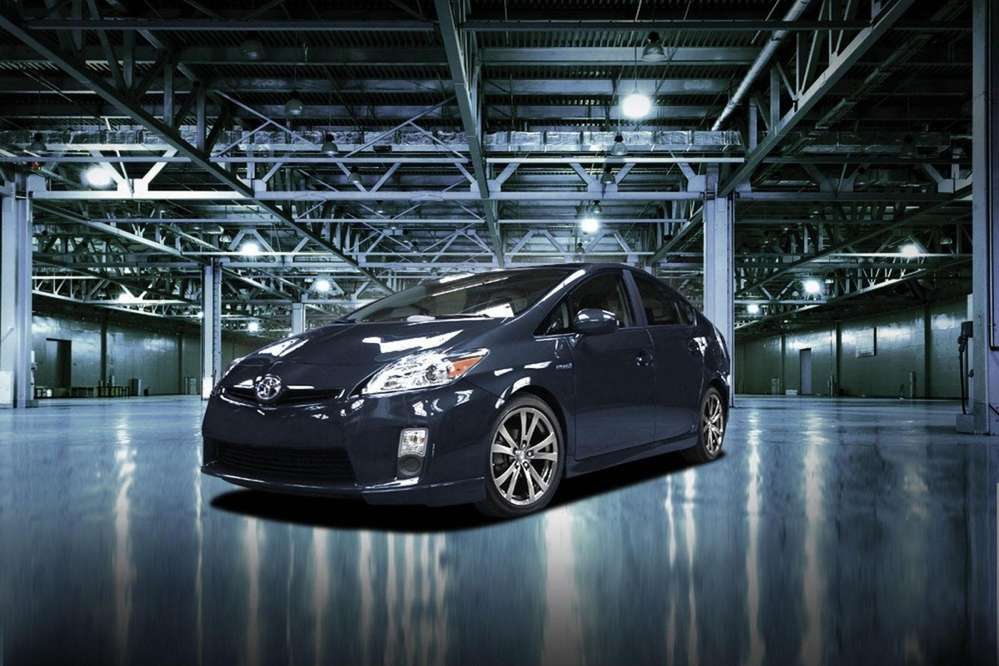 Toyota придала гибриду Prius спортивные нотки