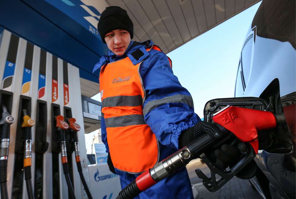 Нефтяники угрожают повысить цены на бензин до 80 рублей