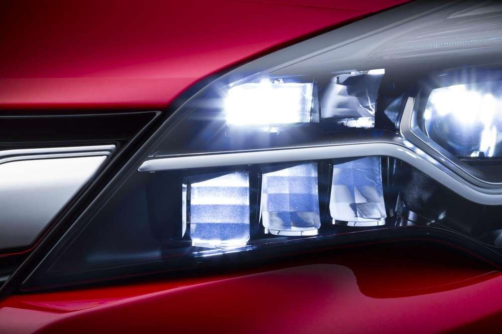 Новый Opel Astra получил светодиодные «матричные» фары