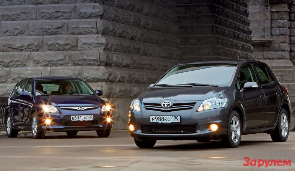 Toyota Auris (цена - 716 900 руб.) и Hyundai i30 (цена - 867 000 руб.)