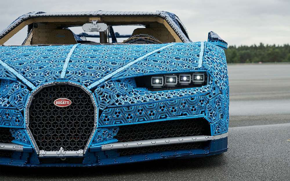 Bugatti Chiron из Lego - успейте посмотреть в Парке Горького