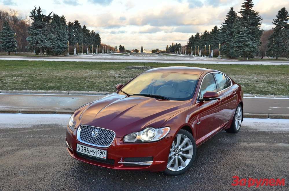 Jaguar XF S. Цена на такой автомобиль по программе Jaguar Selected начинается от 1,5 млн рублей