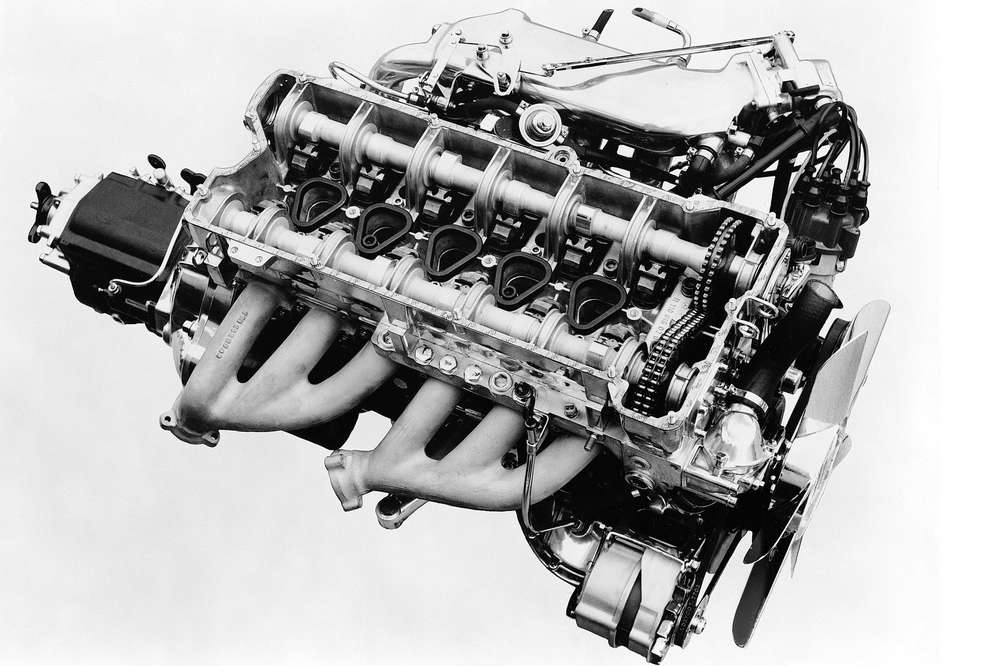 Mercedes-Benz готовит рядные шестицилиндровые моторы