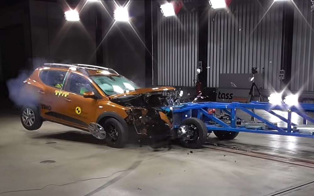 Краш-тест нового Renault Logan/Sandero показали на видео
