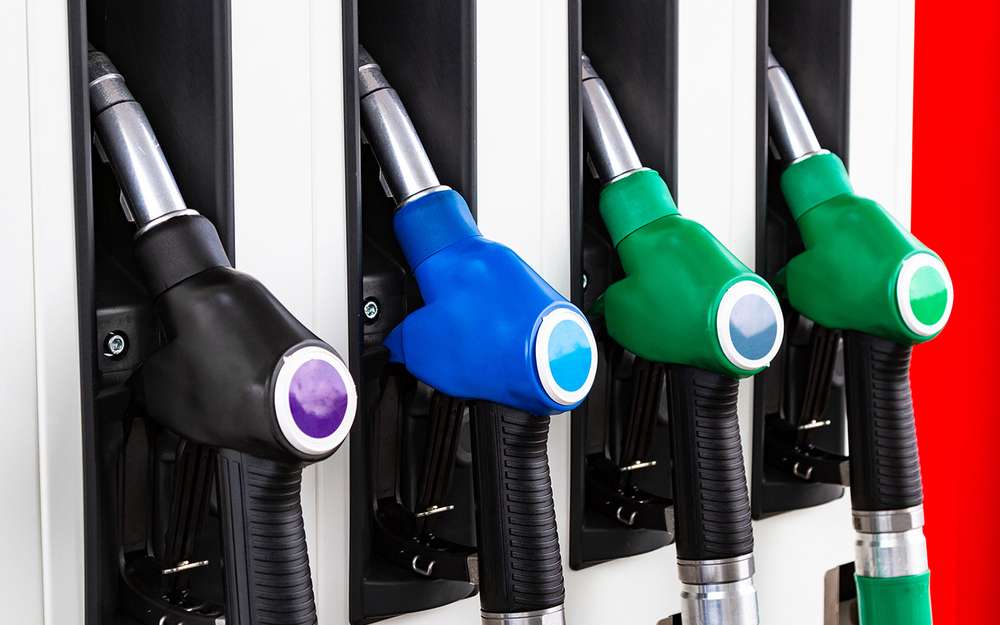 НПЗ встают на ремонт: цены на топливо поползли вверх