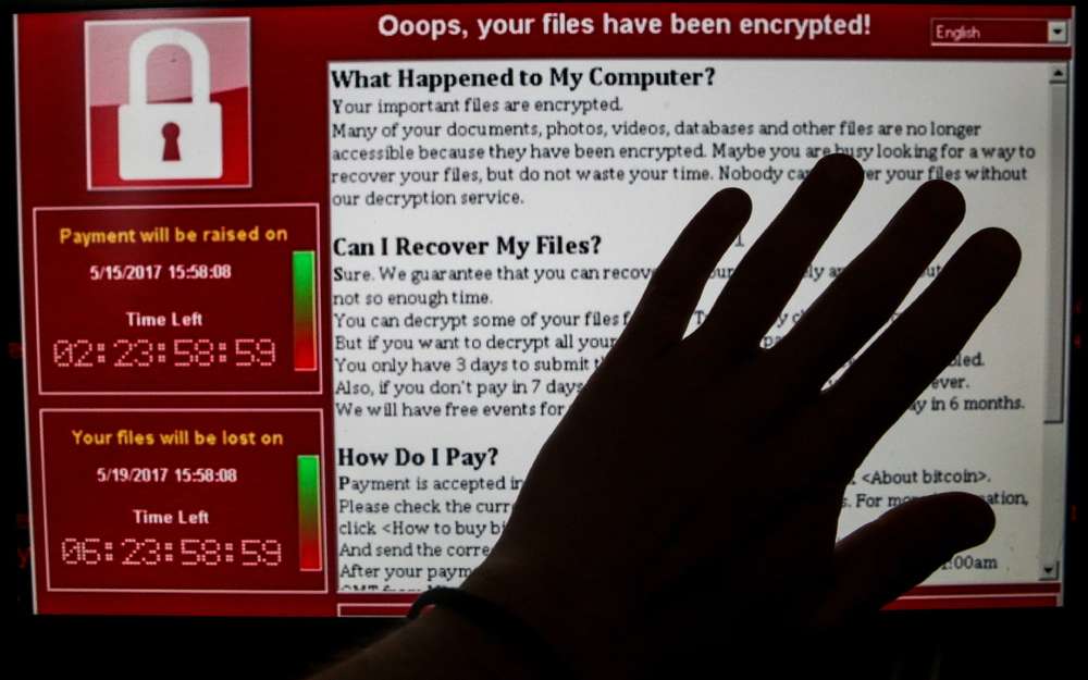 Вирус-вымогатель проникает в компьютер, шифрует пользовательские файлы и требует за их расшифровку деньги.