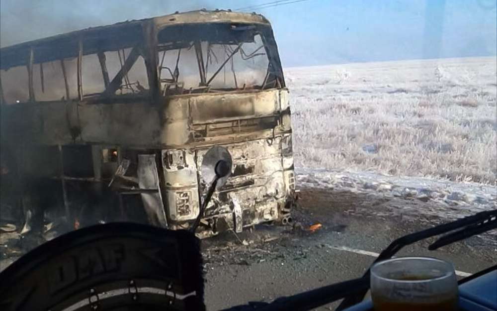 Страшная авария с автобусом в Казахстане: 52 человека погибли