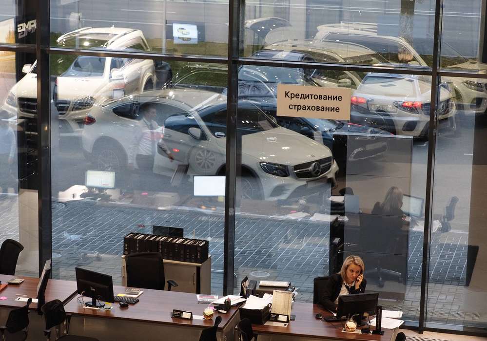 С надеждой на лучшее: АЕБ подвела итоги продаж автомобилей в России
