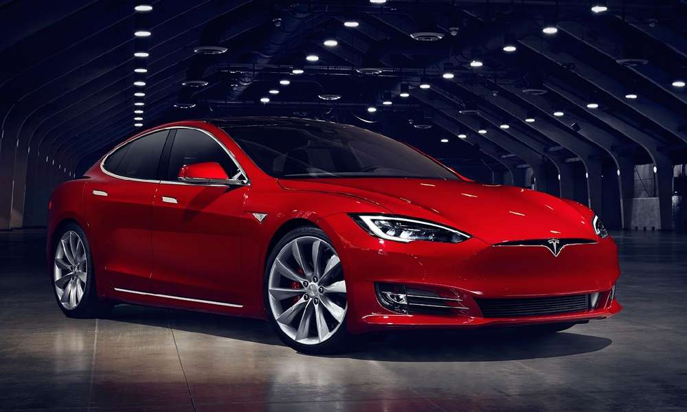Несмотря на ряд очевидных недостатков Tesla устраивает большинство своих владельцев - их приверженность бренду просто фантастическая!
