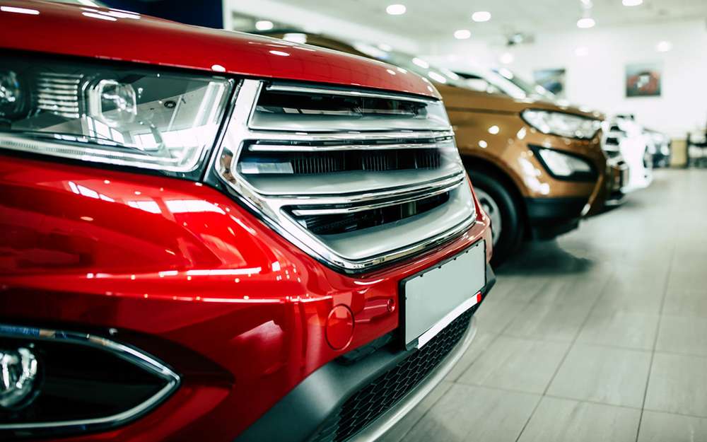Продажи автомобилей в Европе рухнули почти на четверть. Россия осталась в тройке
