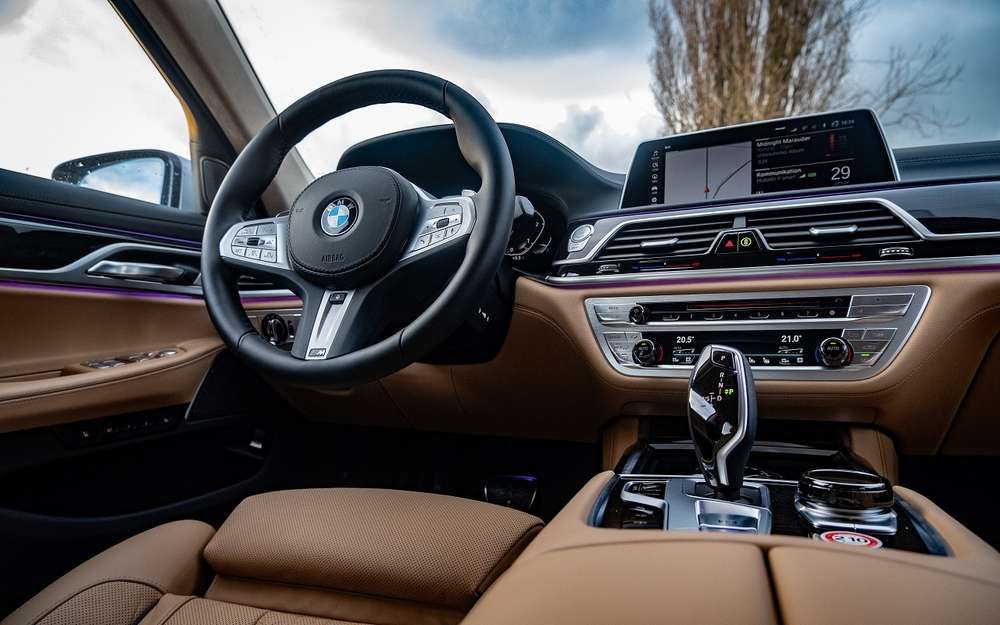 BMW предложила клиентам подписку на круиз-контроль и подогрев сидений