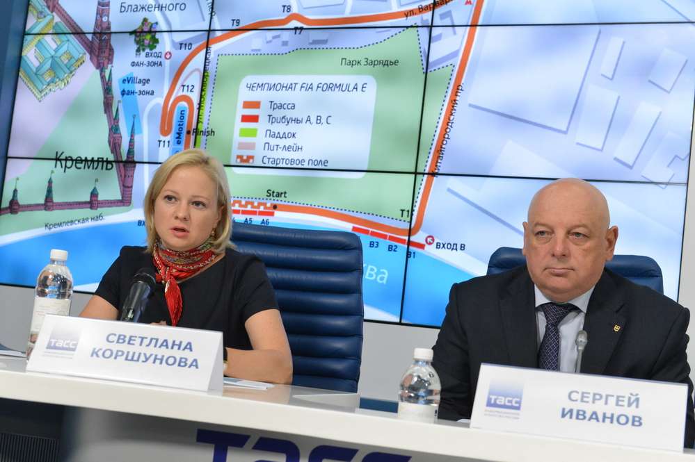 Светлана Коршунова (Korsa Media) и Сергей Иванов (РАФ) на пресс-конференции в четверг.