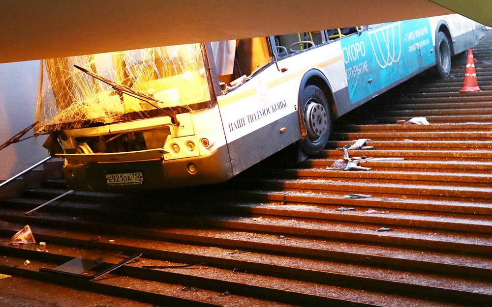 Трагедия в Москве: автобус влетел в подземный переход
