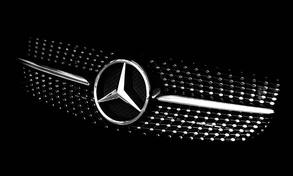 Mercedes-Benz приостановит поставки легковых автомобилей в Россию